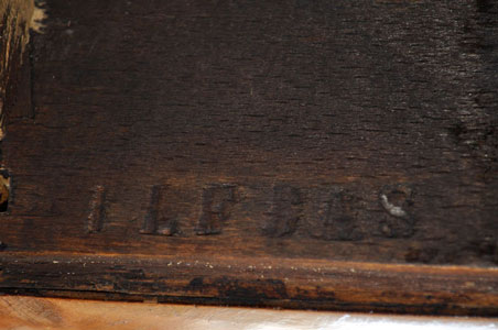 Commode detail marqueterie