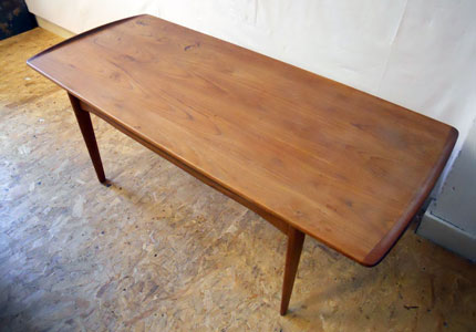 Teakhouten salontafel voor restauratie